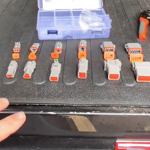 DT Connector Kit With Ratcheting Wire Crimper