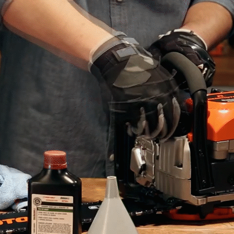 GIF of Bar and Chain Oil